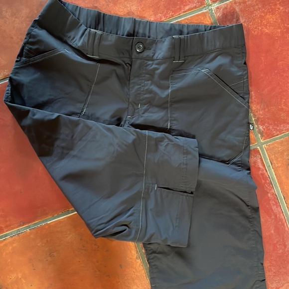 Eddie Bauer Sports Capri Pants - Active fit size Lg - Picture 7 of 8